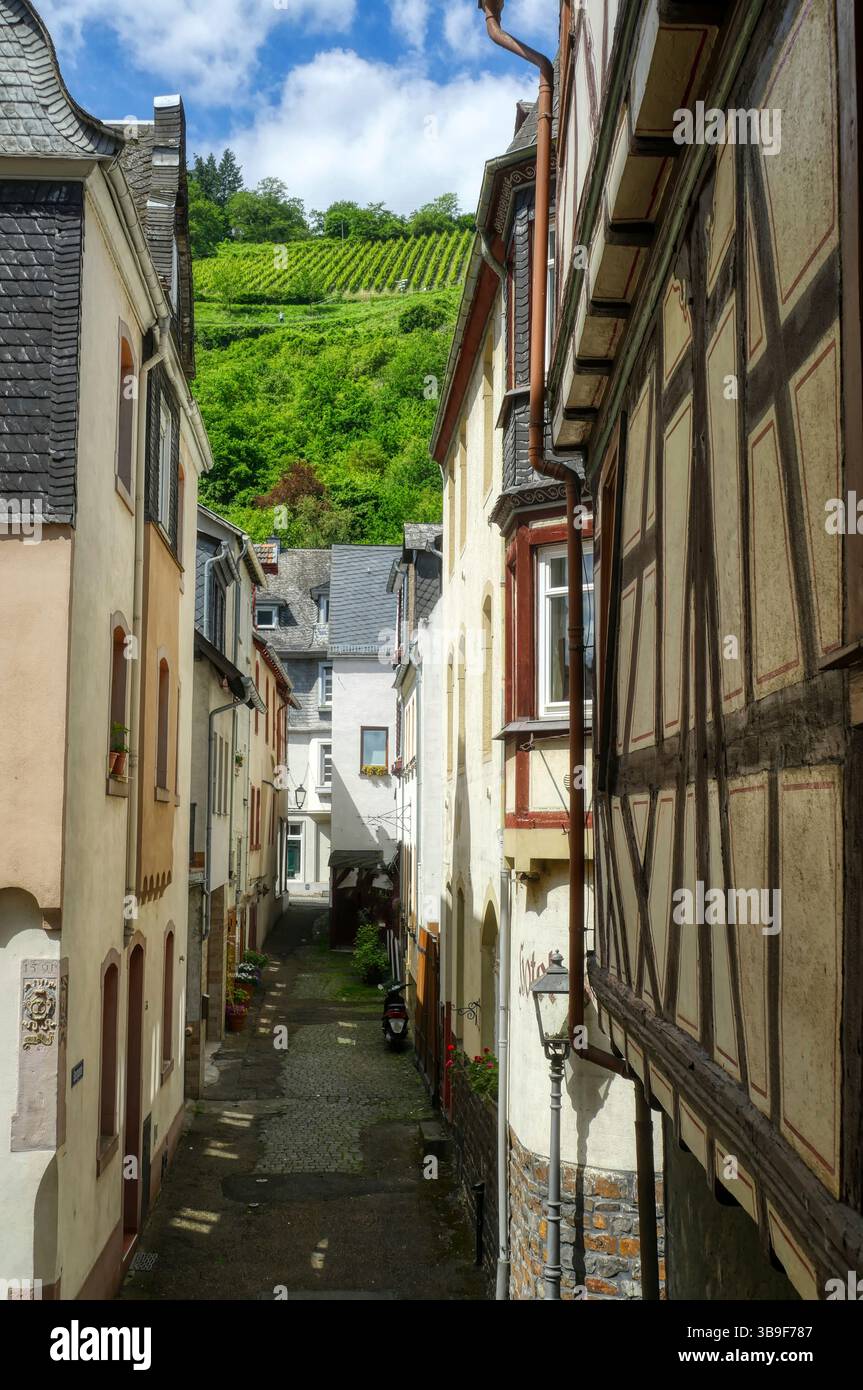 Ruelle historique et façades à colombages dans la vieille ville de Bacharach Banque D'Images