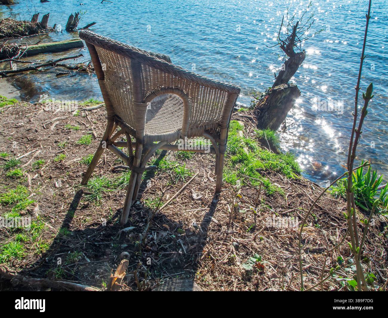 Chaise en osier au lac Flaken, vue panoramique Banque D'Images