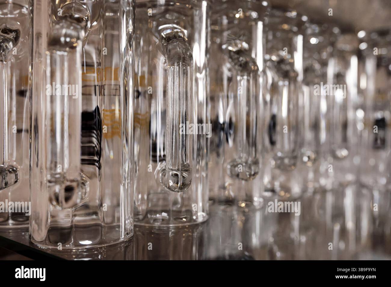 Verres de bière vides Banque D'Images