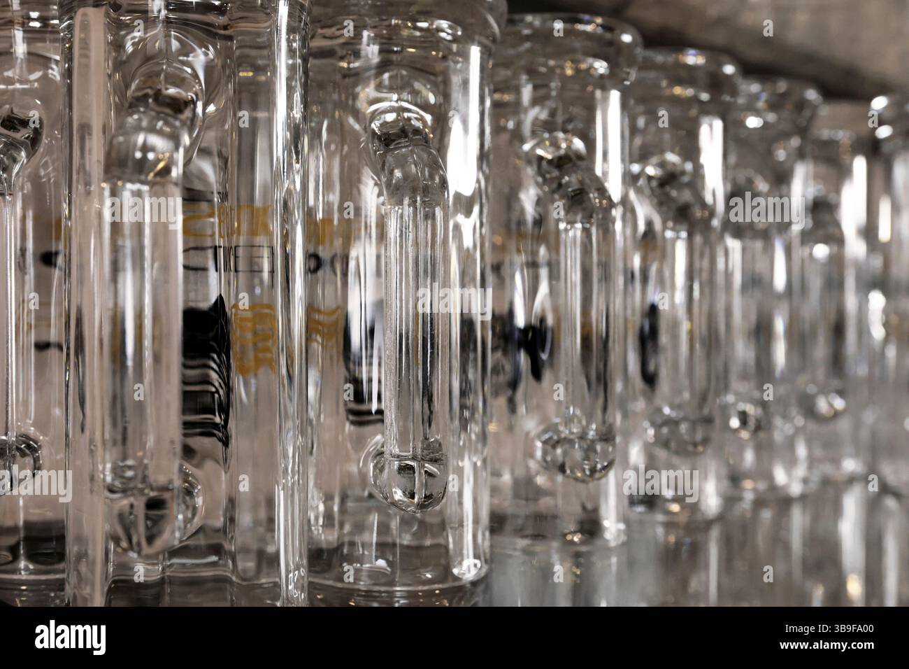 Verres de bière vides Banque D'Images