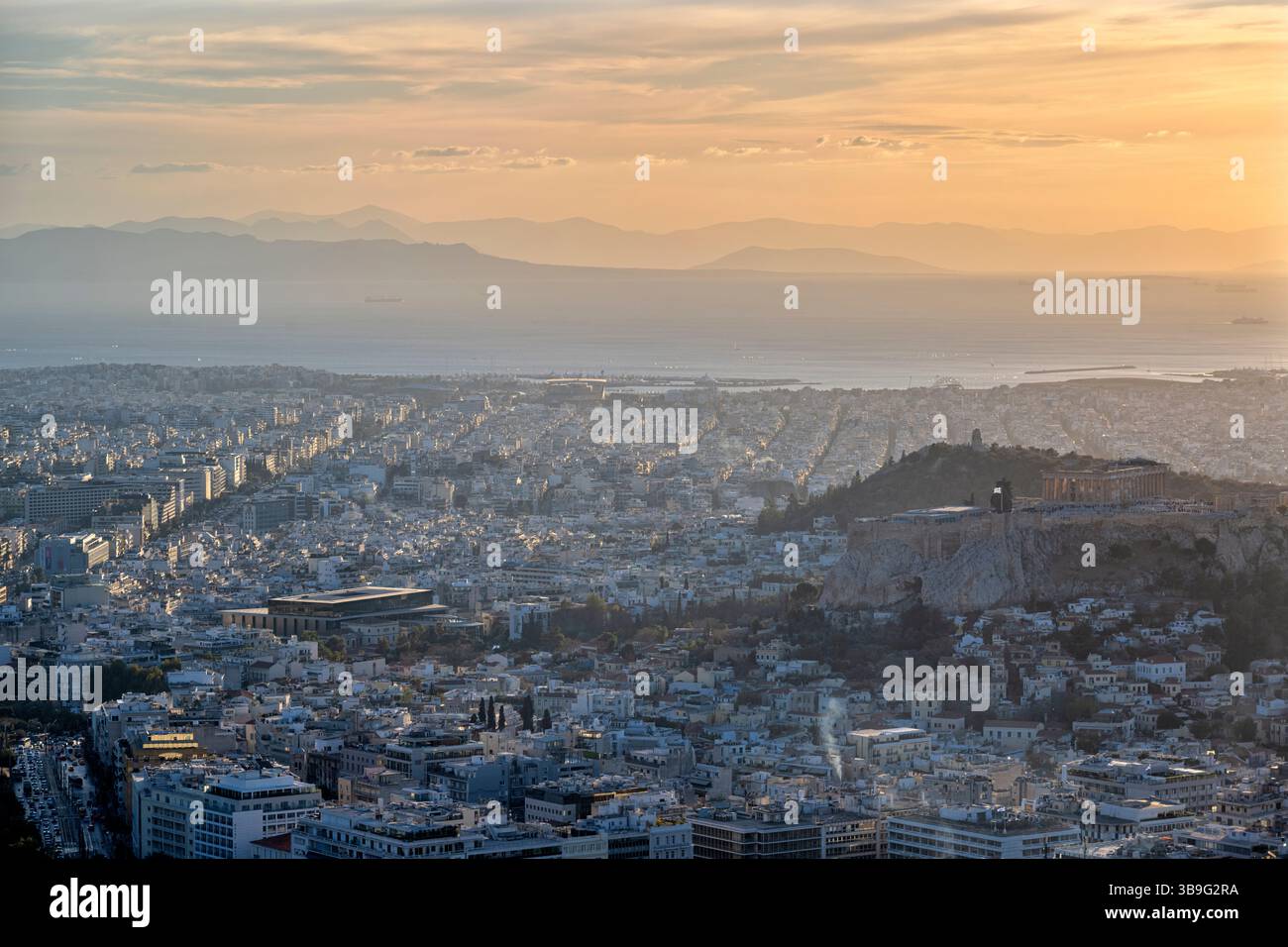 Athènes, Grèce, Europe. Vue d'Athènes avec l'Acropole depuis la colline de Lycabette Banque D'Images