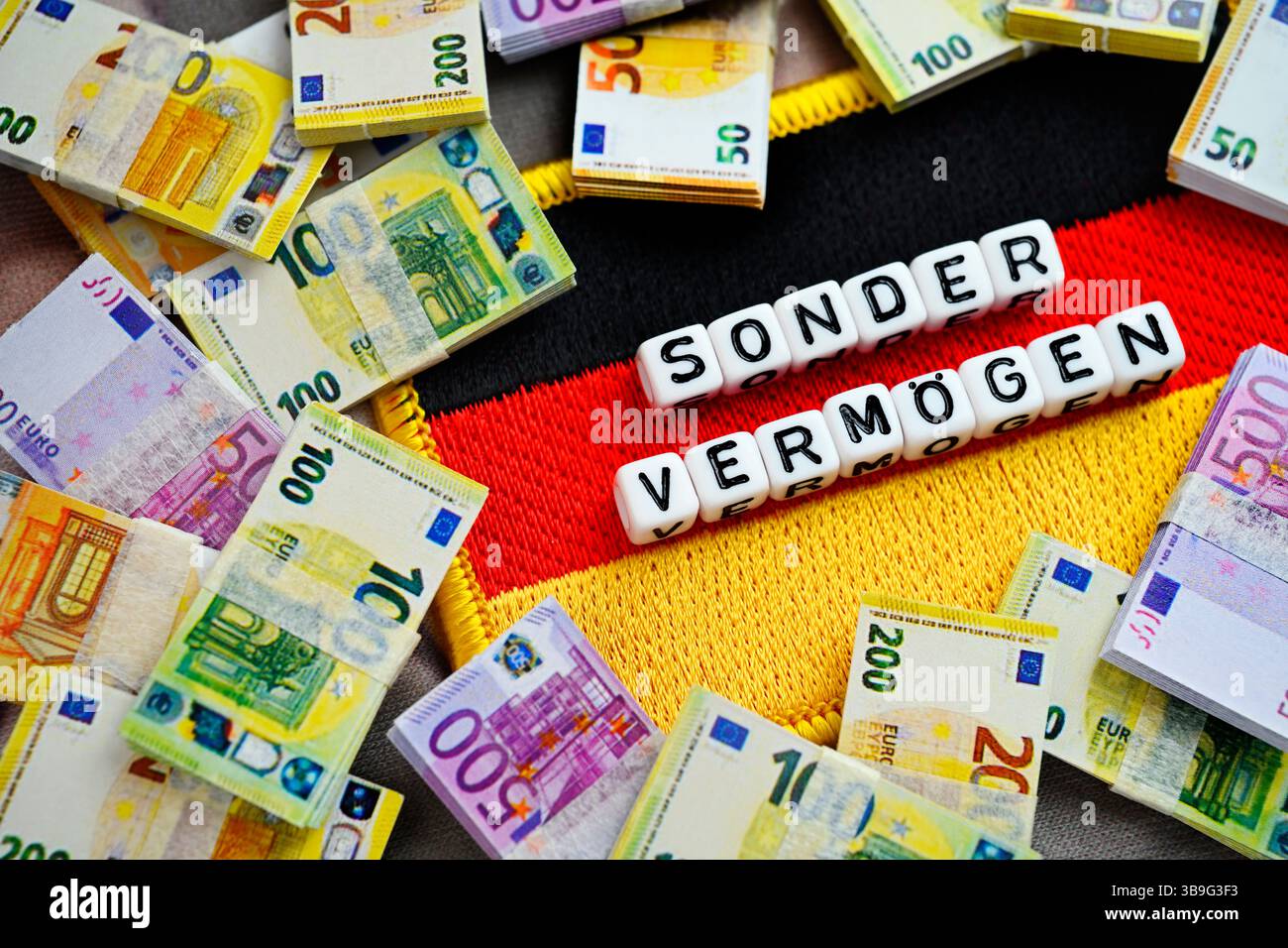Drapeau allemand avec l'inscription Sondervermögen et billets de banque Banque D'Images
