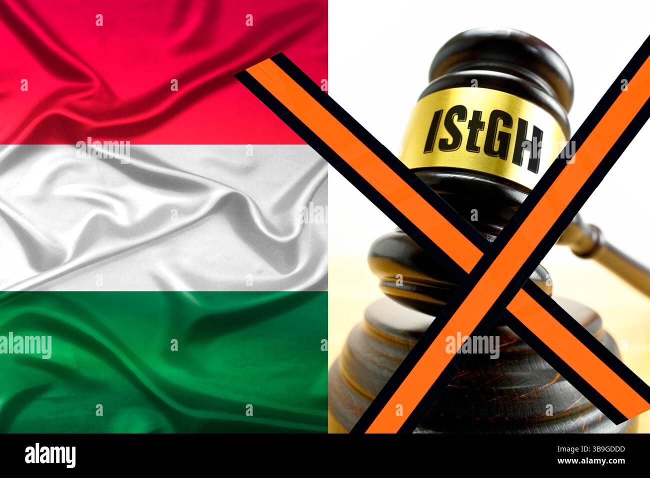 Drapeau de la Hongrie et marteau de juge rayé avec l'inscription CPI, la Hongrie veut se retirer de la Cour pénale internationale, photomontage Banque D'Images