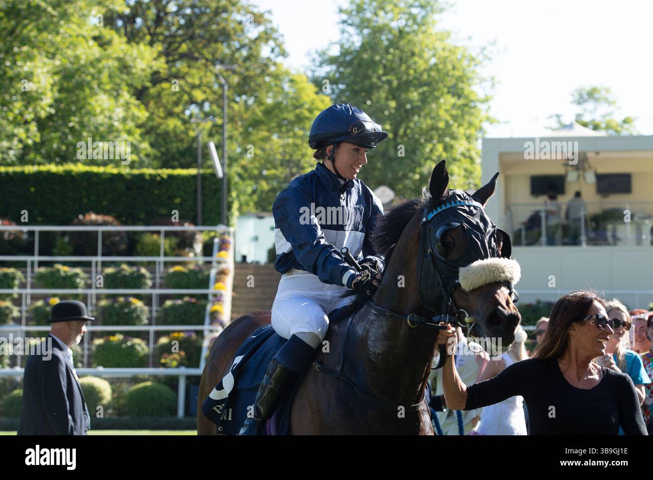 Ascot, Royaume-Uni. 9 mai 2025. Horse Toby Tops monté par le jockey Morgan Cole remporte le Peroni Nastro Azzurro 0,0% Apprentice handicap Stakes, Class 4, GBBPlus Race à Ascot Racecourse dans le Berkshire au Peroni Nastro Azzurro 0,0% Friday Raceday. Propriétaire M. Paul Goonan, entraîneur Dylan Cunha, Newmarket, éleveur Curie Monceaux/Rifa Mustang. Crédit : Maureen McLean/Alamy Live News Banque D'Images