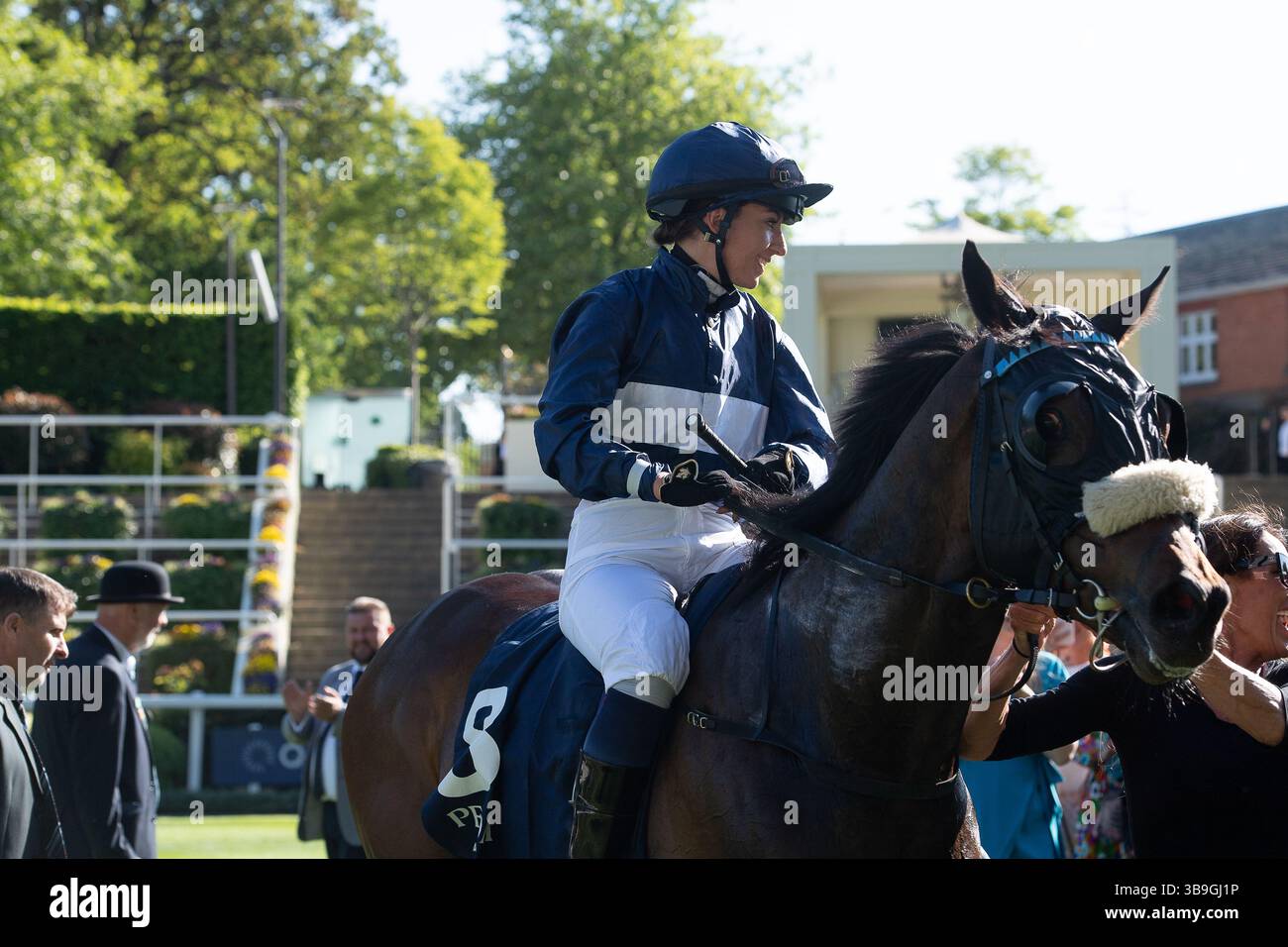 Ascot, Royaume-Uni. 9 mai 2025. Horse Toby Tops monté par le jockey Morgan Cole remporte le Peroni Nastro Azzurro 0,0% Apprentice handicap Stakes, Class 4, GBBPlus Race à Ascot Racecourse dans le Berkshire au Peroni Nastro Azzurro 0,0% Friday Raceday. Propriétaire M. Paul Goonan, entraîneur Dylan Cunha, Newmarket, éleveur Curie Monceaux/Rifa Mustang. Crédit : Maureen McLean/Alamy Live News Banque D'Images