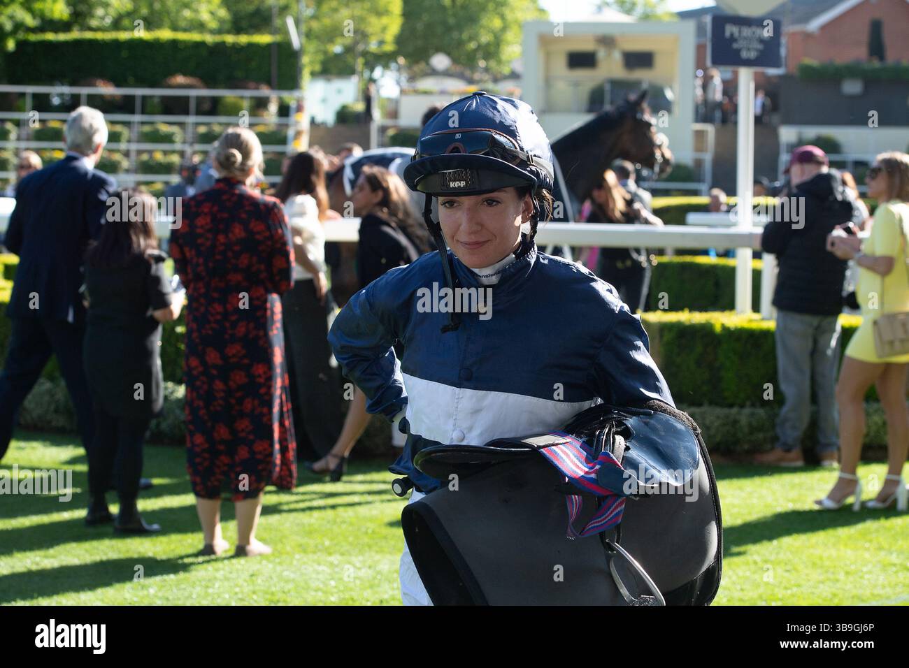 Ascot, Royaume-Uni. 9 mai 2025. Jockey Morgan Cole après avoir monté le cheval Toby Tops pour remporter le Peroni Nastro Azzurro 0,0% Apprentice handicap Stakes, classe 4, GBBPlus Race à Ascot Racecourse dans le Berkshire au Peroni Nastro Azzurro 0,0% Friday Raceday. Propriétaire M. Paul Goonan, entraîneur Dylan Cunha, Newmarket, éleveur Curie Monceaux/Rifa Mustang. Crédit : Maureen McLean/Alamy Live News Banque D'Images
