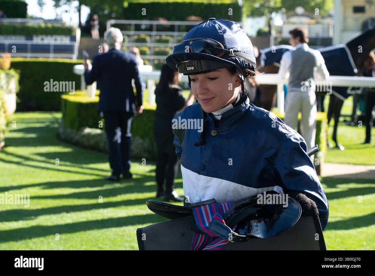 Ascot, Royaume-Uni. 9 mai 2025. Jockey Morgan Cole après avoir monté le cheval Toby Tops pour remporter le Peroni Nastro Azzurro 0,0% Apprentice handicap Stakes, classe 4, GBBPlus Race à Ascot Racecourse dans le Berkshire au Peroni Nastro Azzurro 0,0% Friday Raceday. Propriétaire M. Paul Goonan, entraîneur Dylan Cunha, Newmarket, éleveur Curie Monceaux/Rifa Mustang. Crédit : Maureen McLean/Alamy Live News Banque D'Images