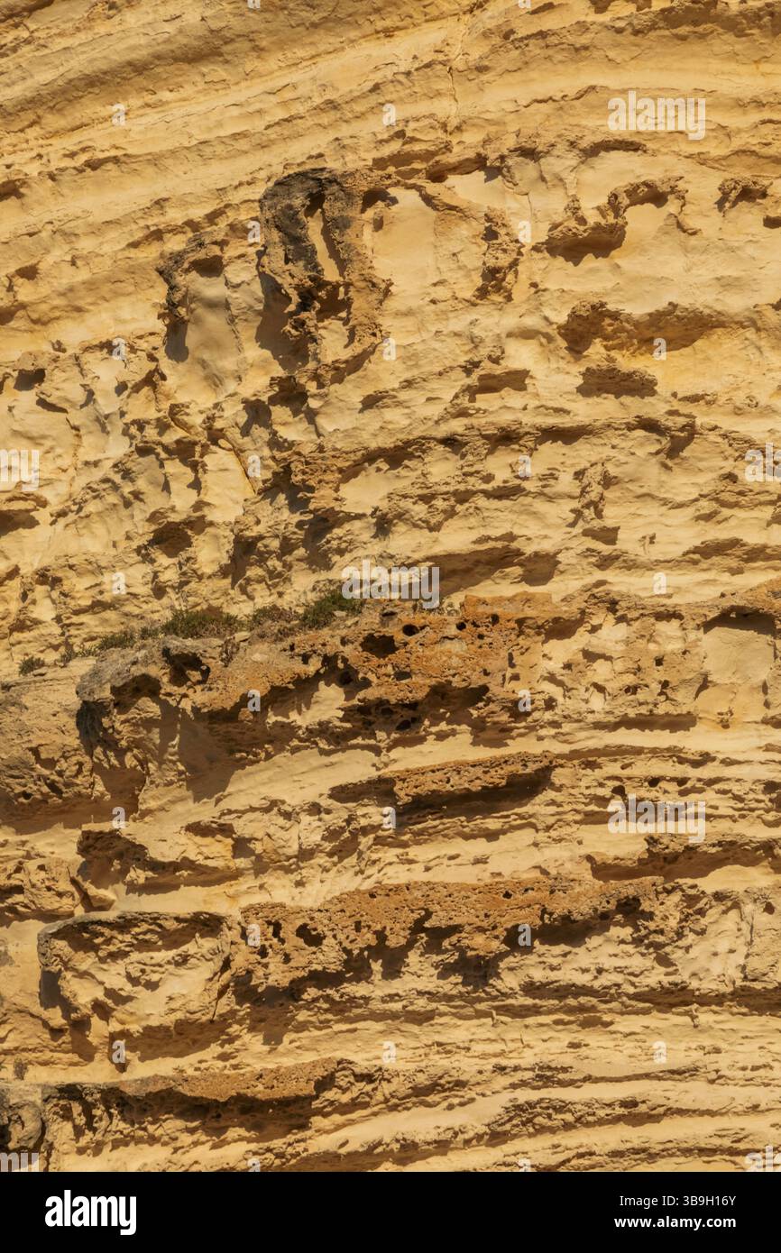 Chypre, Episkopi, Kourion, site archéologique de Kourion, détail des falaises de grès au bord du plateau de Kourion Banque D'Images