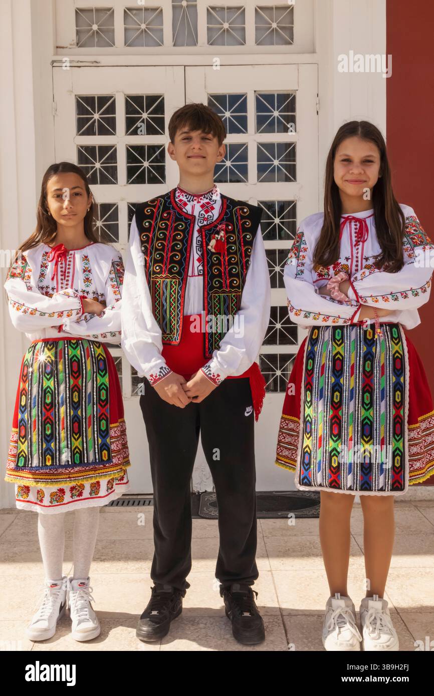 Bulgarie, enfants bulgares en costume national Banque D'Images