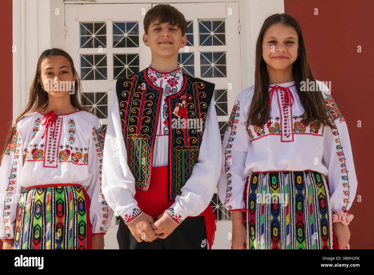 Bulgarie, enfants bulgares en costume national Banque D'Images