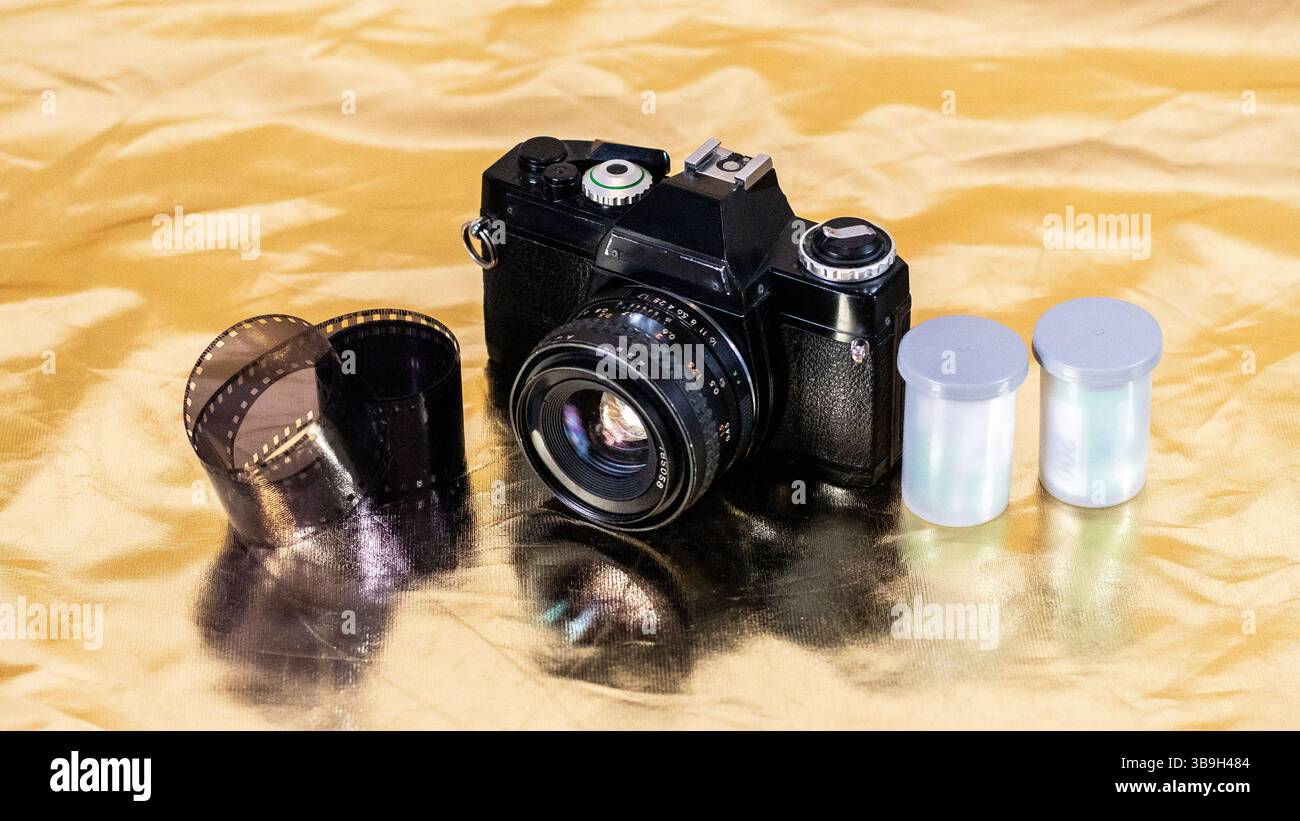 Un appareil photo analogique vintage à film 35mm Banque D'Images