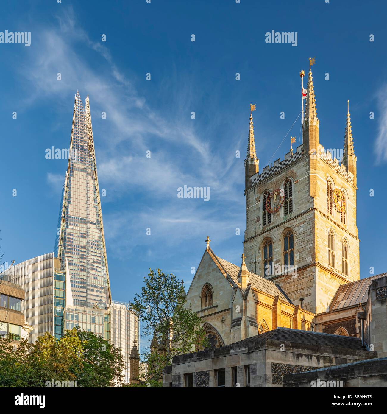 Shoutark Cathedral and the Shard, Southbank, Londres, Angleterre, Royaume-Uni Banque D'Images