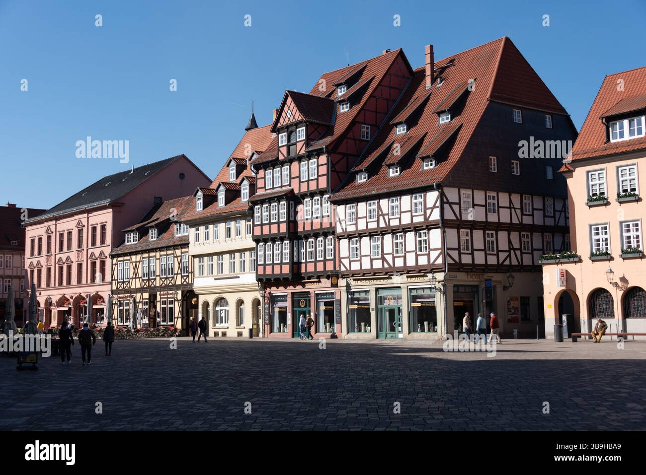 Maisons historiques à colombages sur la place du marché, ville classée au patrimoine mondial de Quedlinburg, Saxe-Anhalt, Allemagne Banque D'Images