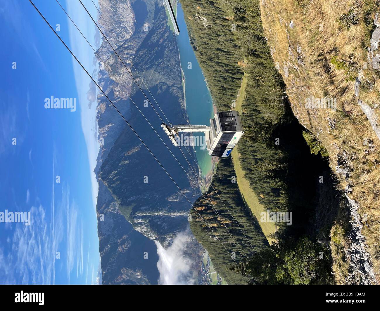 Vue de la station de montagne du téléphérique du Rofan à l'Achensee et les montagnes du Karwendel, télécabine, chaîne du Rofan, chute, nature, montagnes, activité, soleil, nuages, ciel bleu, randonnée, tour de montagne, Tyrol, Autriche Banque D'Images