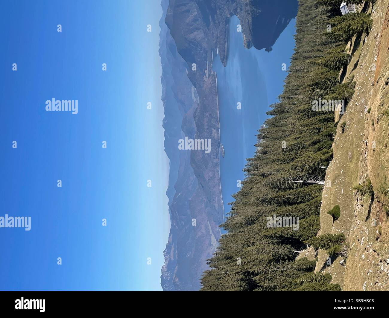Vue du Simetsberg dans l'Estergebirge au Walchensee, panorama, panorama de montagne, chute, nature, montagnes, d'innombrables sommets de montagne, activité, soleil, nuages, ciel bleu, tour de montagne, Alpenwelt Karwendel, Werdenfelser Land, Wallgau, haute Bavière, Bavière, Allemagne Banque D'Images