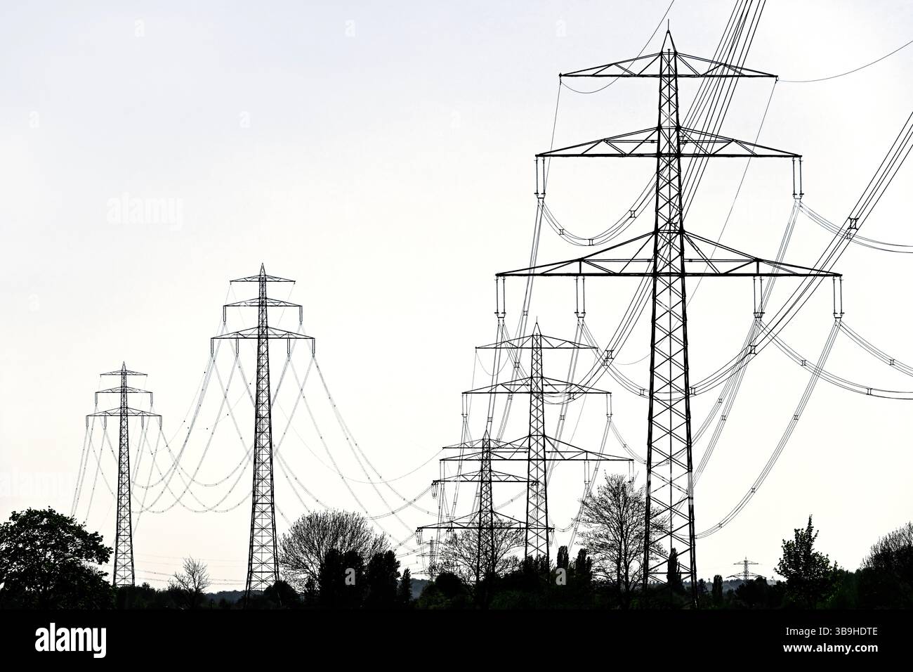 Pylônes haute tension à Hambourg, Allemagne Banque D'Images
