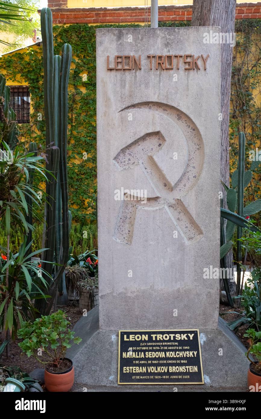La tombe de Léon Trotsky à l'intérieur de sa propriété, Coyoacan, Mexico, Mexique Banque D'Images