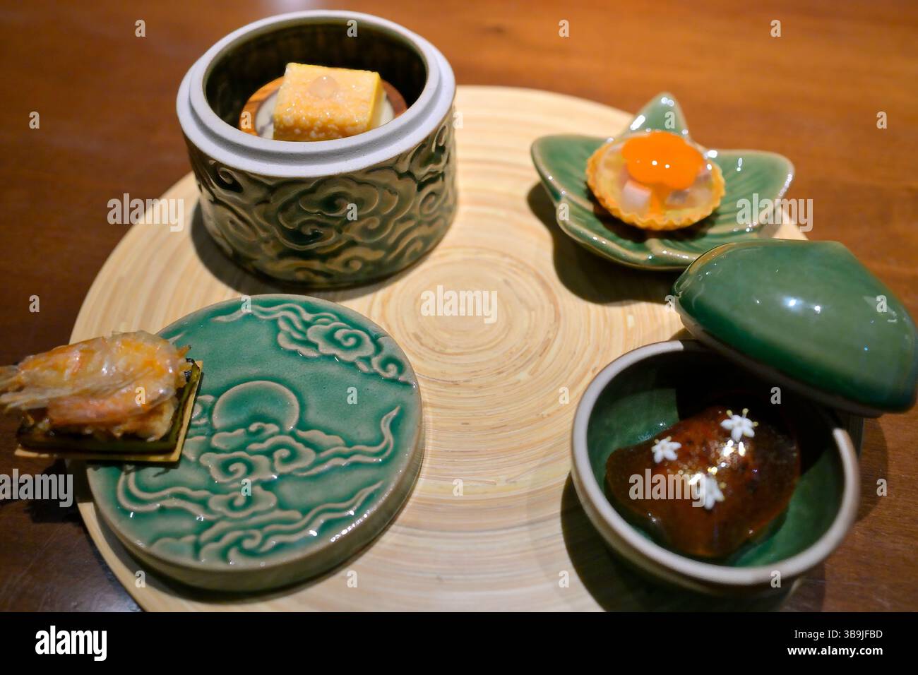 Présent et passé - la vie vibrante à Hanoi, capitale du Vietnam VN Banque D'Images