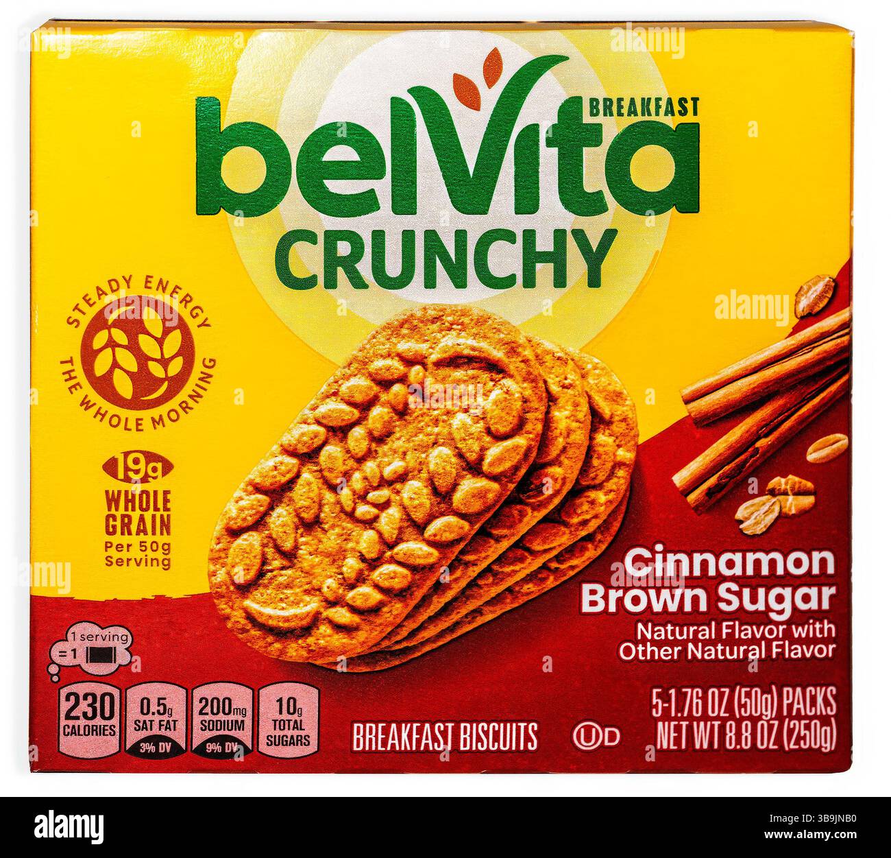 Biscuits sandwichs à la cannelle et au sucre brun BelVita. Fabricant : ce sont les glucides à libération lente qui se décomposent progressivement dans le corps. Banque D'Images