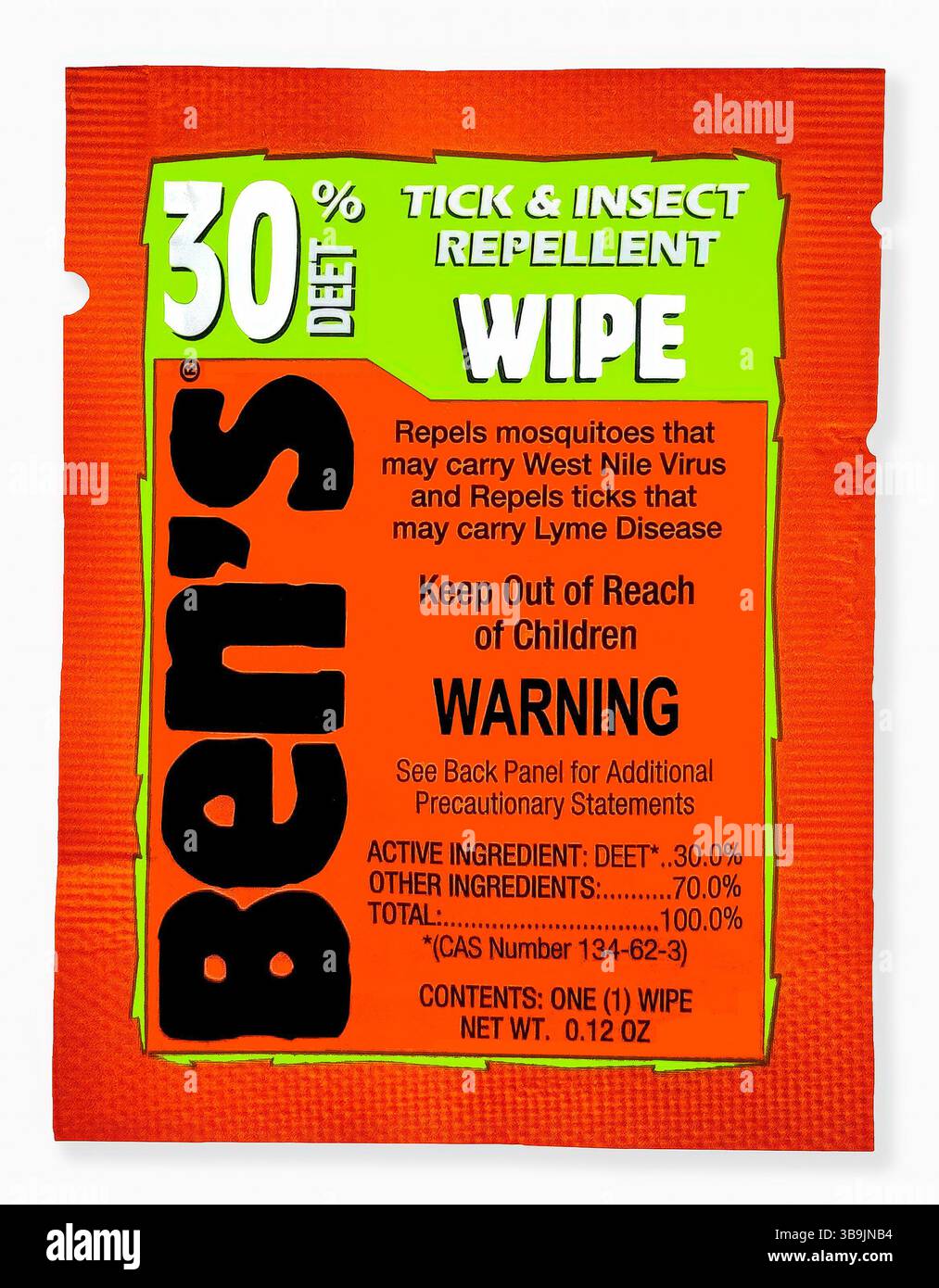Les lingettes 30 Tick and Insect Repellent de Ben protègent contre les piqûres de TIC et de moustiques. Les lingettes de poche emballées individuellement ont une formule 30% DEET. Banque D'Images