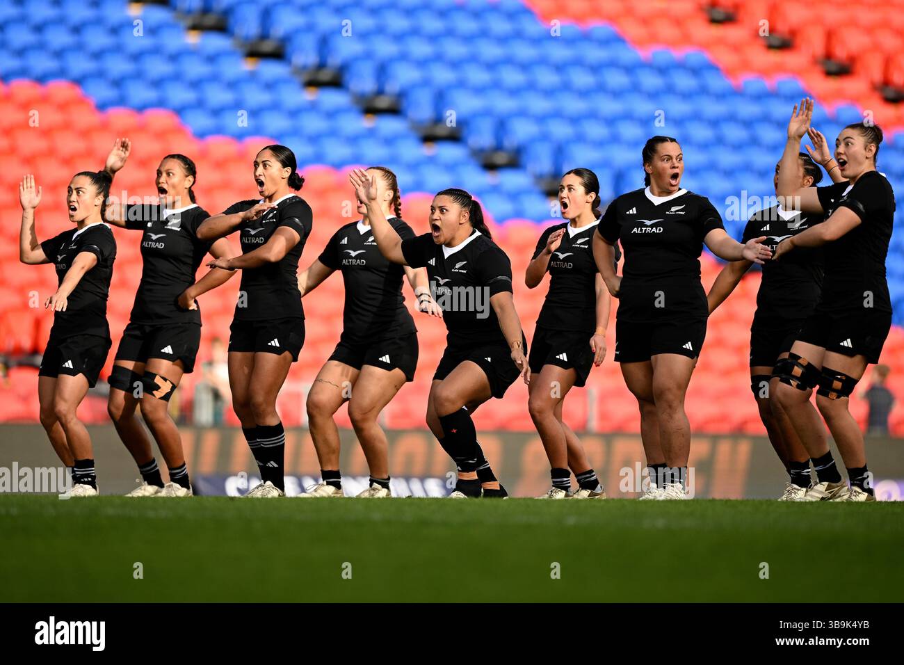 Newcastle, Australie. 10 mai 2025. Les Black Ferns jouent le Haka avant le match des Pacific four test Series entre les Wallaroos et les Black Ferns au McDonald Jones Stadium de Newcastle, le samedi 10 mai 2025. (AAP image/Dan Himbrechts) PAS D'ARCHIVAGE, USAGE ÉDITORIAL UNIQUEMENT crédit : Australian Associated Press/Alamy Live News Banque D'Images