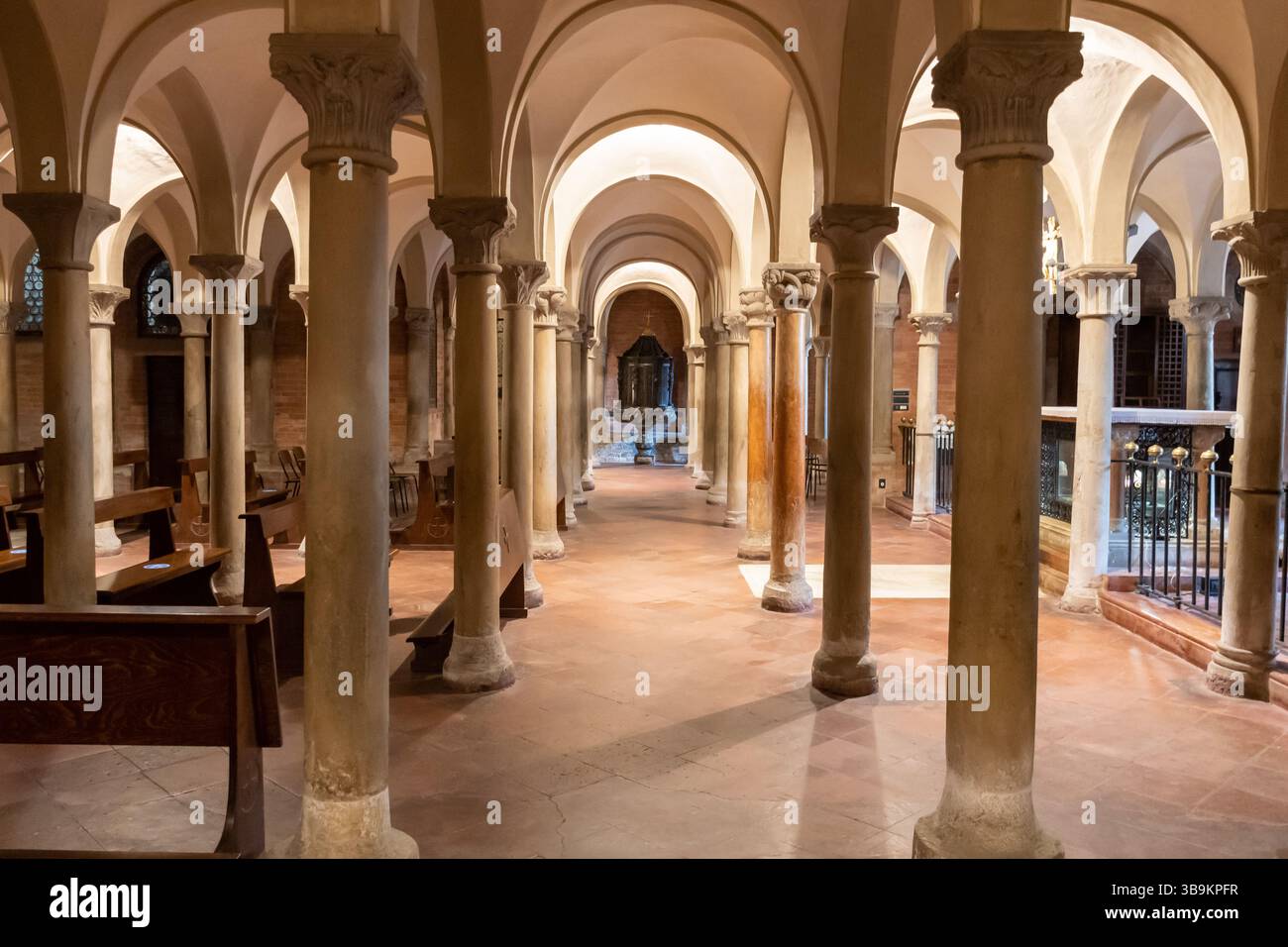 Intérieur de la cathédrale de Piacenza Banque D'Images
