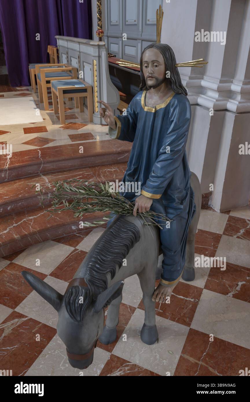 Nouvel exemplaire du Palmesel, anciennement XVIe siècle, dans l'église Saint-Nicolas, Tannheim, quartier de Reutte dans le Tyrol, Autriche, Europe Banque D'Images