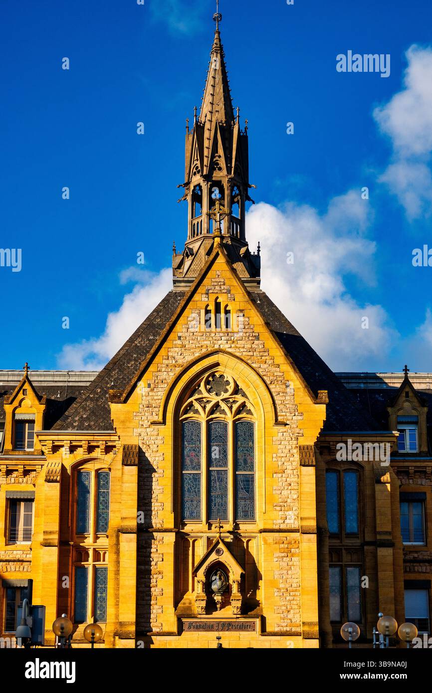 Façade néo-gothique de la maison de retraite Fondation Pescatore à Luxembourg, Luxembourg. Banque D'Images