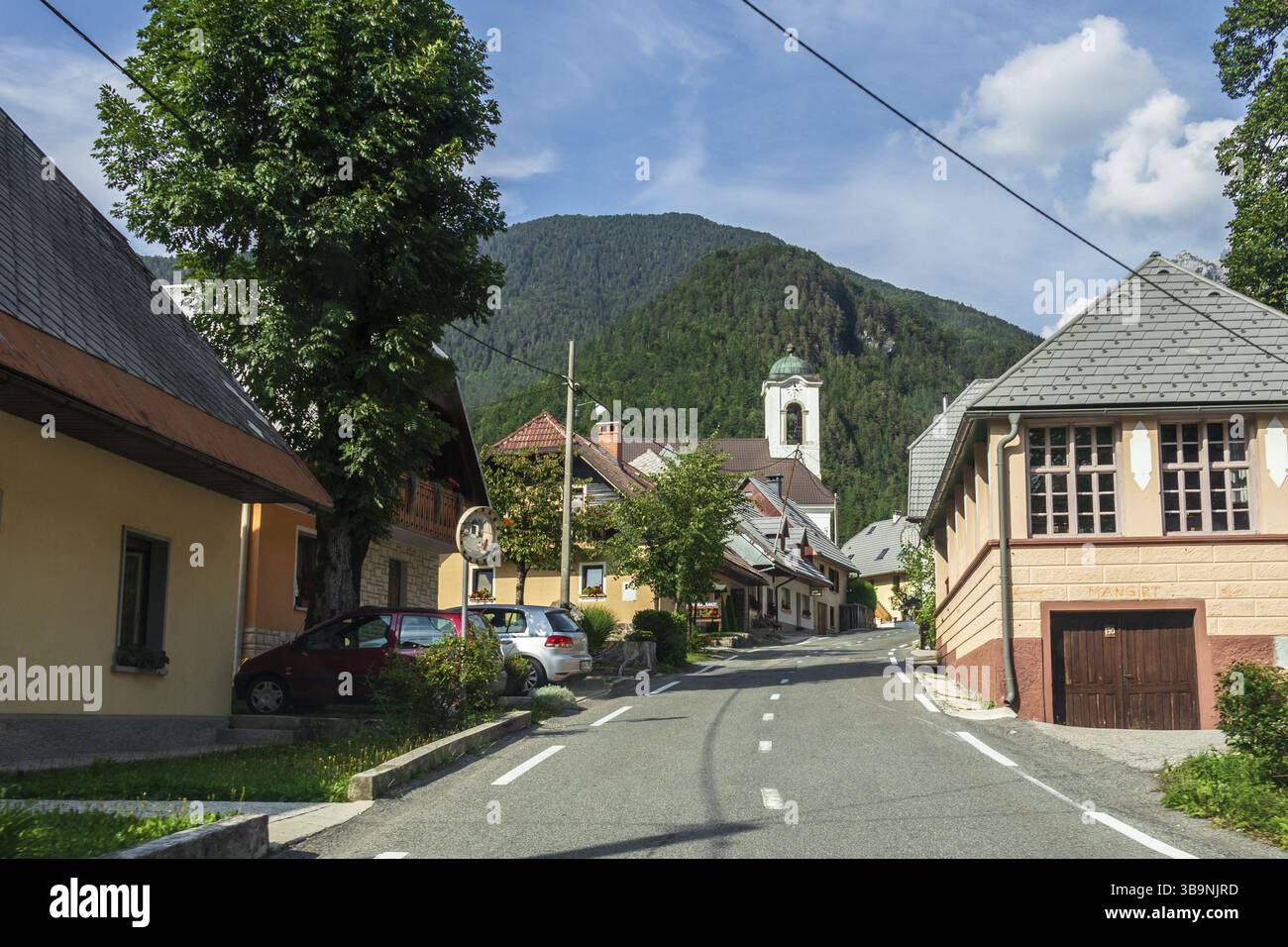 Log pod Mangartom est un petit village de Bovec en Slovénie dans les Alpes juliennes. Voici le Front Isonzo pendant la première Guerre mondiale Banque D'Images