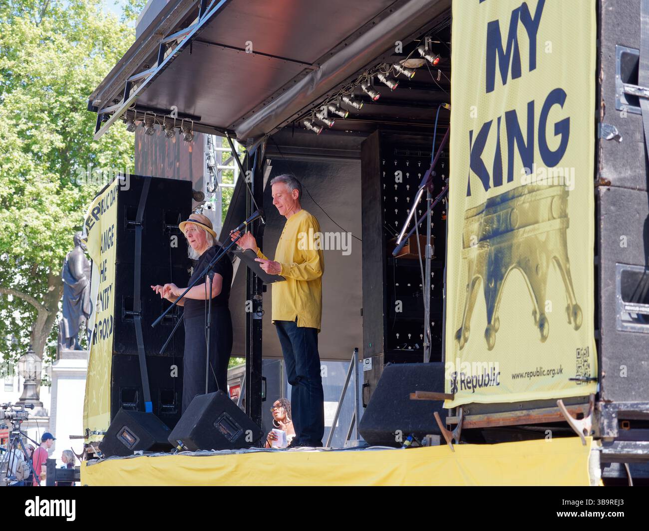 Londres, Royaume-Uni. 10 mai 2025. Le groupe anti-monarchique Republic organise une manifestation à Trafalgar Square, Londres. Samedi 10 mai 2025 crédit : Aldo Shoots/Alamy Live News Banque D'Images