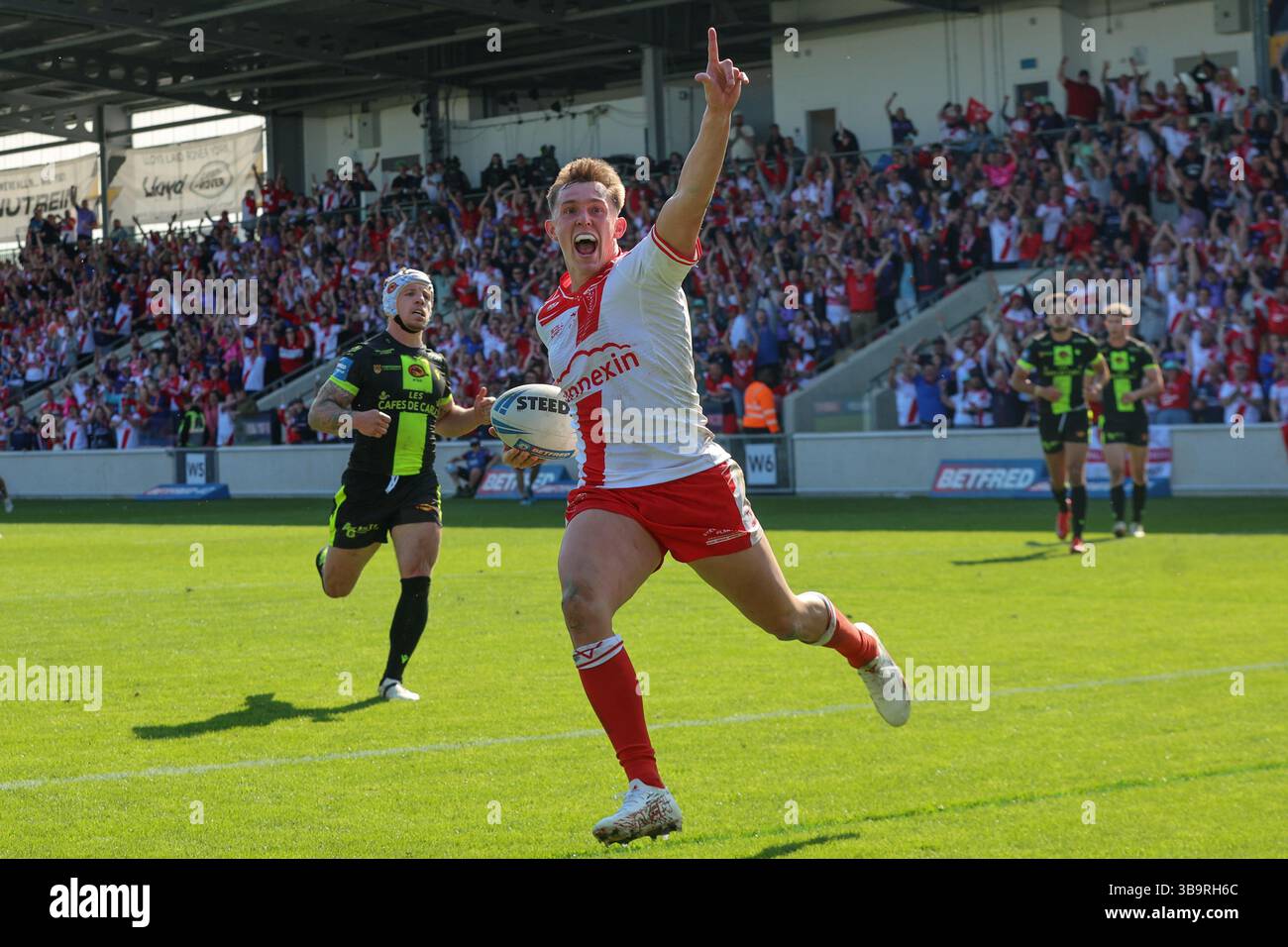York, Royaume-Uni. 10 mai 2025. LNER Community Stadium, York, North Yorkshire 10 mai 2025. Demi-finale de la Betfred Challenge Cup Hull KR vs Dragons catalans Jack Broadbent de Hull Kingston Rovers célèbre avant de marquer l'essai contre les Dragons catalans crédit : Stephen Gaunt/Touchlinepics/Alamy Live News crédit : Touchlinepics/Alamy Live News Banque D'Images