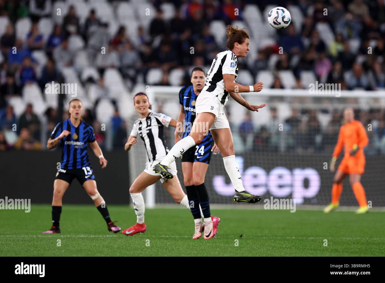 Turin, Italie. 10 mai 2025. Cristiana Girelli de la Juventus FC en action lors du match de Serie A féminin entre la Juventus FC et le FC Internazionale au stade Allianz le 10 mai 2025 à Turin, Italie . Crédit : Marco Canoniero/Alamy Live News Banque D'Images