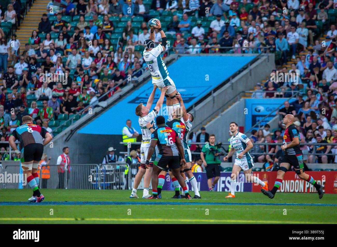 Londres, Royaume-Uni, 10 mai 2025 L'attaquant de Gloucester Cam Jordan réclame le ballon de ligne dans la défaite de son équipe contre Harlequins dans le premier rugby à l'Allianz Stadium, Twickenham, Londres, Royaume-Uni. Alex Williams / Alamy Live News Banque D'Images