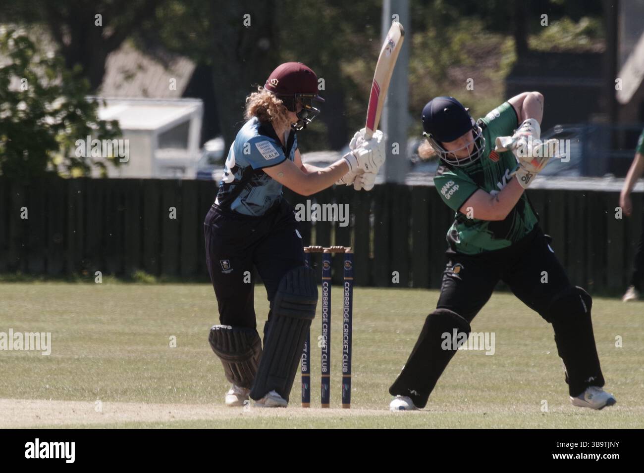 Corbridge, Angleterre, 10 mai 2025. Sophie Singer battant pour Cambridgeshire Women contre Northumberland Women lors de la Vitality T20 Women's County Cup, match du deuxième tour au Corbridge Cricket Club. La gardienne du guichet est Olivia Ashburn. Crédit : Colin Edwards Banque D'Images