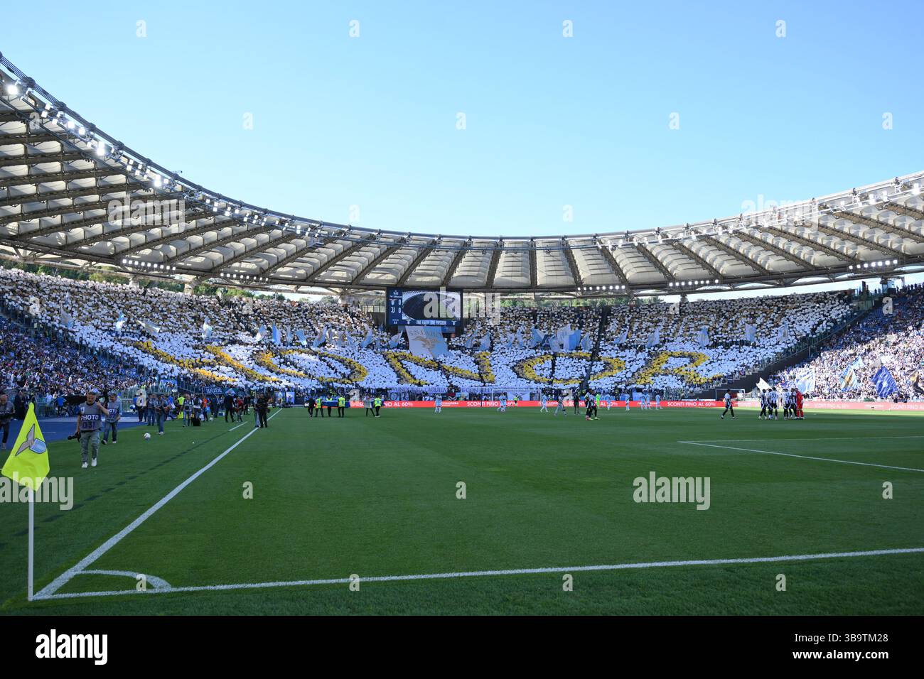 Stadio Olimpico, Rome, Italie. 10 mai 2025. Série A Football ; Lazio versus Juventus ; Lazio fans Credit : action plus Sports/Alamy Live News Banque D'Images Stadio Olimpico, Rome, Italie. 10 mai 2025. Série A Football ; Lazio versus Juventus ; Lazio fans Credit : action plus Sports/Alamy Live News Banque D'Images