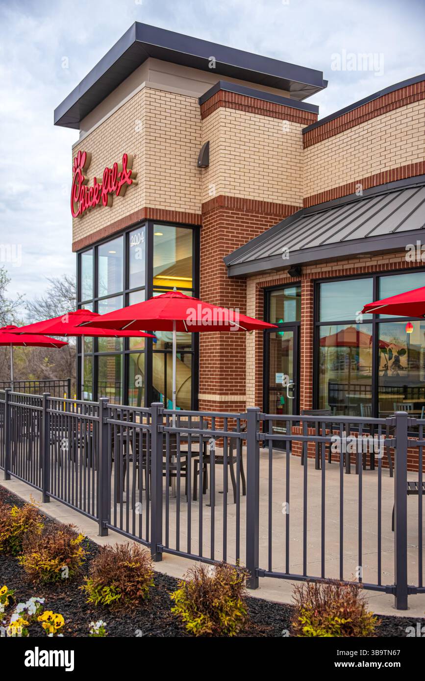 Restaurant Chick-fil-A avec terrasse extérieure à Muskogee, Oklahoma. (ÉTATS-UNIS) Banque D'Images