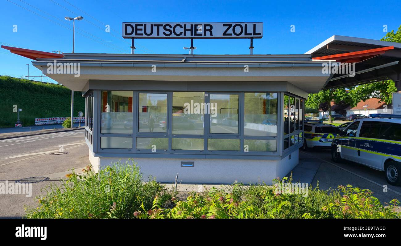 Weil am Rhein, Allemagne. 10 mai 2025. Weil am Rhein, Allemagne - 10 mai 2025 : frontière germano-suisse entre l'Allemagne et la Suisse, Deutschland - Schweiz, Bâle, Lörrach, Südbaden, douane, Grenze, Dogana, Zoll, crédit : dpa/Alamy Live News Banque D'Images