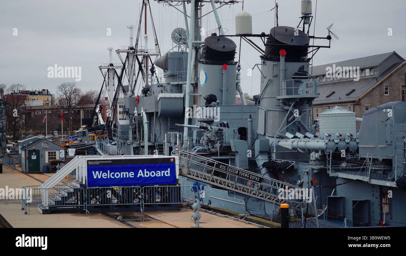 BOSTON, États-Unis - 3 AVRIL 2017 - USS Cassin Young à Boston Navy Yard accueillant les visiteurs Banque D'Images