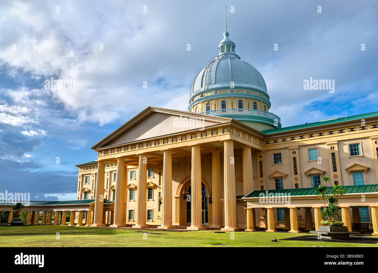 Olbiil Era Kelulau bâtiment, le Congrès national des Palaos. Ngerulmud, capitale nationale de l'État de Melekeok sur l'île de Babeldaob, Micronésie Banque D'Images