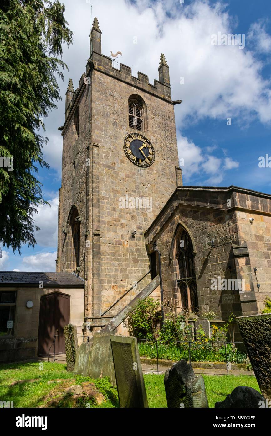 Église St Helen à Darley Dale près de Matlock, Derbyshire, Angleterre. Connu pour être la maison du célèbre Darley Yew. Banque D'Images