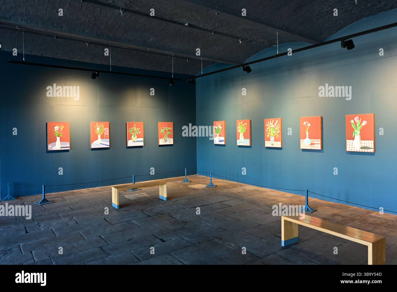 David Hockney, j'écrase des peintures, vingt fleurs pour 2025 et quelques plus grandes photos, moulin à sels, Saltaire, West Yorkshire Banque D'Images