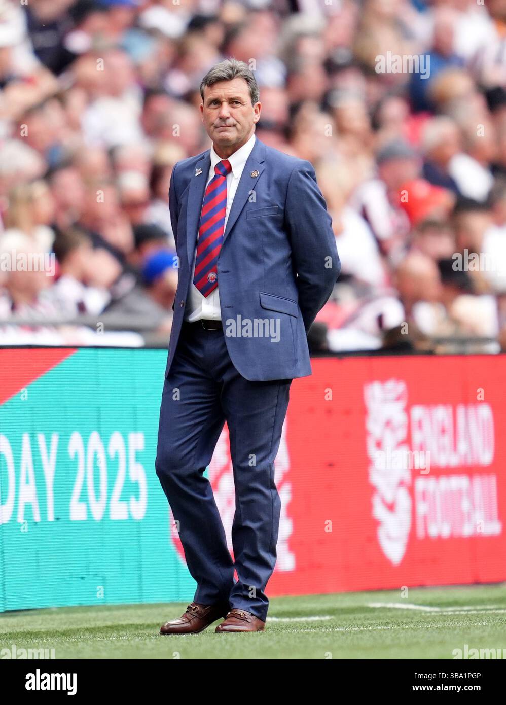 Tommy Widdrington, entraîneur d'Aldershot Town, lors de la finale de l'Isuzu FA Trophy au stade de Wembley à Londres. Date de la photo : dimanche 11 mai 2025. Banque D'Images