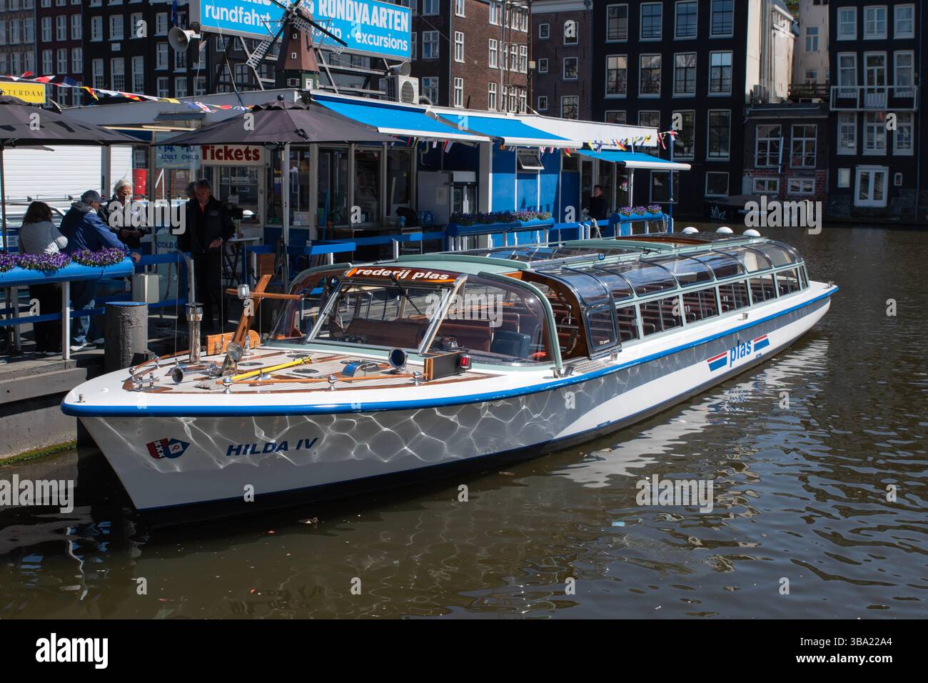 Rederij Plas canal Cruise Boats à Amsterdam pays-Bas 5-5-2025 Banque D'Images