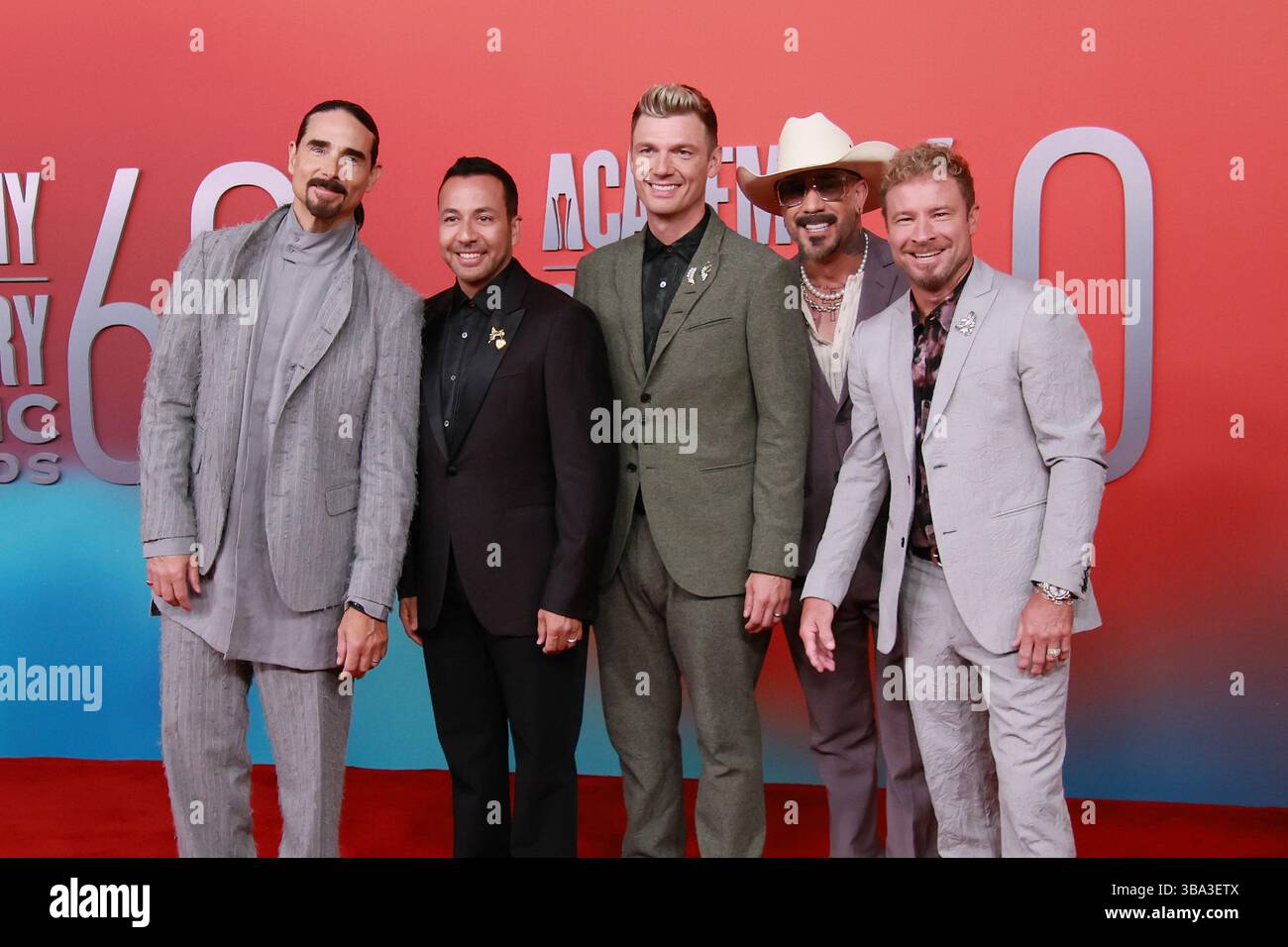 Frisco, États-Unis. 08 mai 2025. Kevin Richardson, Howie Dorough, Nick carter, AJ McLean et Brian Littrell de Backstreet Boys assistent à la 60e cérémonie des Academy of Country Music Awards à l’hôtel Omni Frisco au Star. Crédit : SOPA images Limited/Alamy Live News Banque D'Images