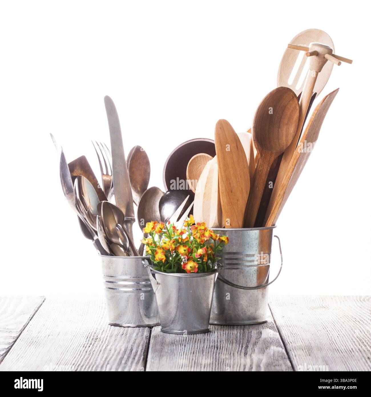 Les antifossiles en bois et rétro sont isolés sur du blanc Banque D'Images