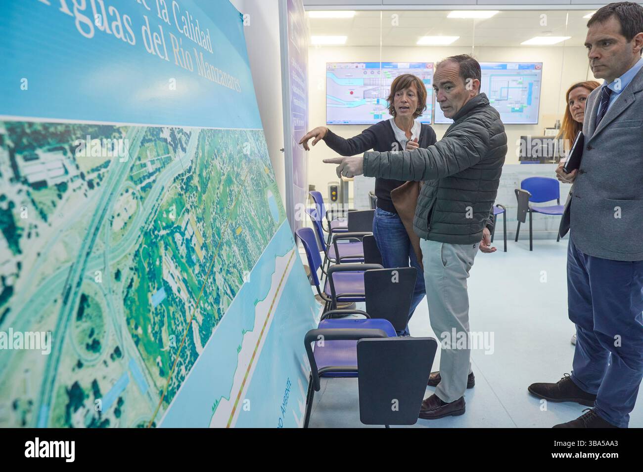 Madrid, le 6 mai 2025. District de Moncloa-Aravaca. Borja Carabante, déléguée à l’urbanisme, à l’environnement et à la mobilité à la Mairie de Madrid, visite le réservoir d’eau pluviale d’Arroyofresno, qui est presque entièrement rempli d’eau après les fortes pluies dans la région. Photo : Guillermo Navarro. ARCHDC. Crédit : album / Archivo ABC / Guillermo Navarro Banque D'Images Madrid, le 6 mai 2025. District de Moncloa-Aravaca. Borja Carabante, déléguée à l’urbanisme, à l’environnement et à la mobilité à la Mairie de Madrid, visite le réservoir d’eau pluviale d’Arroyofresno, qui est presque entièrement rempli d’eau après les fortes pluies dans la région. Photo : Guillermo Navarro. ARCHDC. Crédit : album / Archivo ABC / Guillermo Navarro Banque D'Images