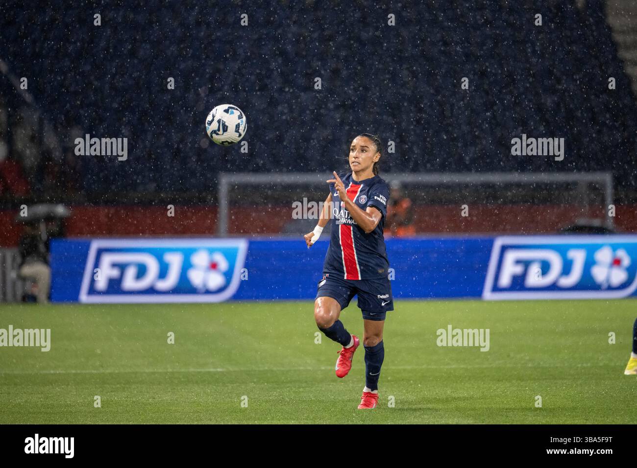 Paris, France. 11 mai 2025. Sakina KARCHAOUI du Paris Saint Germain lors du match de demi-finale féminine Arkema Premiere Ligue entre Paris et Paris FC le 11 mai 2025 au Parc des Princes à Paris. Photo par Eliot Blondet/ABACAPRESS.COM crédit : Abaca Press/Alamy Live News Banque D'Images