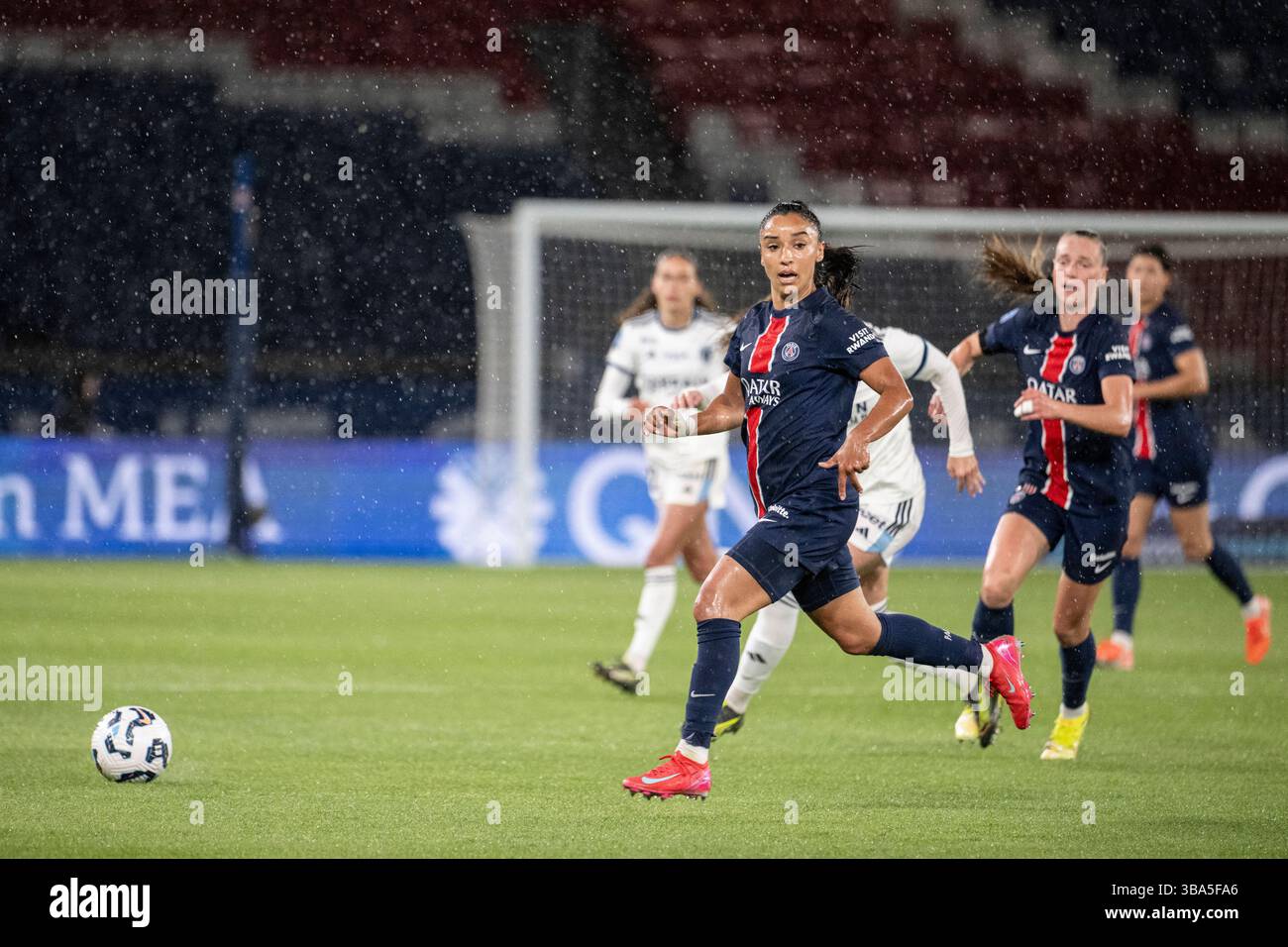 Paris, France. 11 mai 2025. Sakina KARCHAOUI du Paris Saint Germain lors du match de demi-finale féminine Arkema Premiere Ligue entre Paris et Paris FC le 11 mai 2025 au Parc des Princes à Paris. Photo par Eliot Blondet/ABACAPRESS.COM crédit : Abaca Press/Alamy Live News Banque D'Images