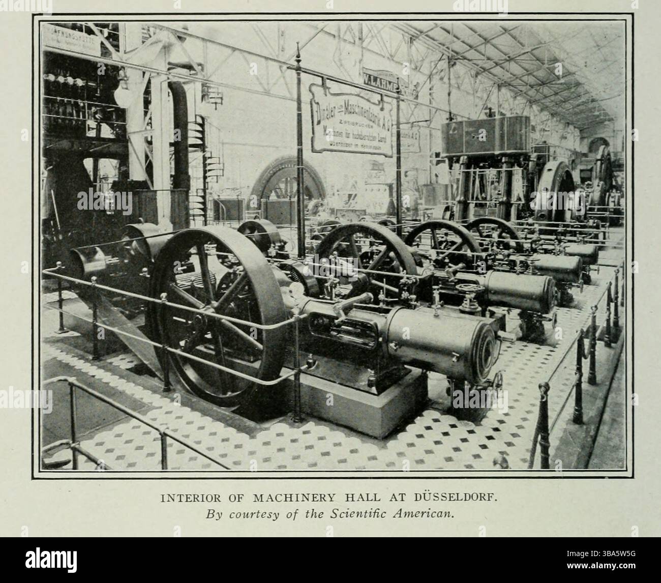 INTÉRIEUR DE LA SALLE DES MACHINES À DUSSELDORF. De l'article CARACTÉRISTIQUES SAILLANTES DE L'EXPOSITION DUSSELDORF. Par Harrington Emerson. Tiré de l'Engineering Magazine consacré au progrès industriel volume XXIV octobre 1902 - mars 1903 The Engineering Magazine Co Banque D'Images