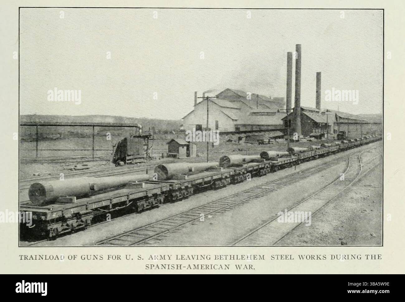 Rame de canons pour l'armée américaine quittant Bethlehem Steel Works pendant la GUERRE HISPANO-AMÉRICAINE. De l'article INGÉNIERIE D'ORDNANCE COMME Une INDUSTRIE MÉCANIQUE. Par J. F. Meigs. Tiré de l'Engineering Magazine consacré au progrès industriel volume XXIV octobre 1902 - mars 1903 The Engineering Magazine Co Banque D'Images
